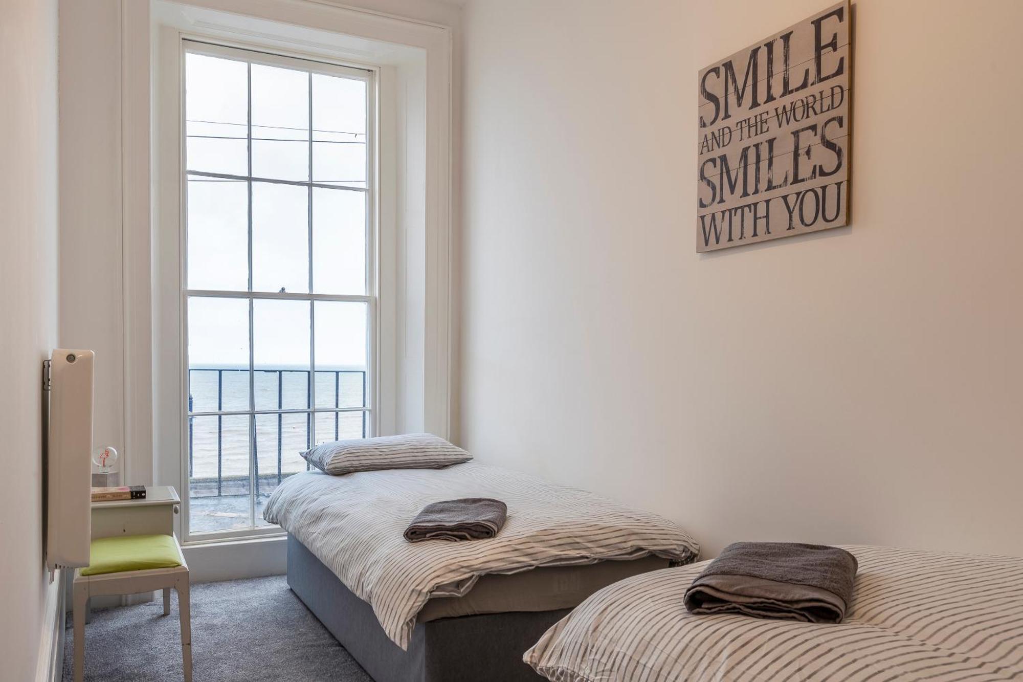 Seaside Serenity: Stylish Sea View Apartments In Herne Bay Exterior photo
