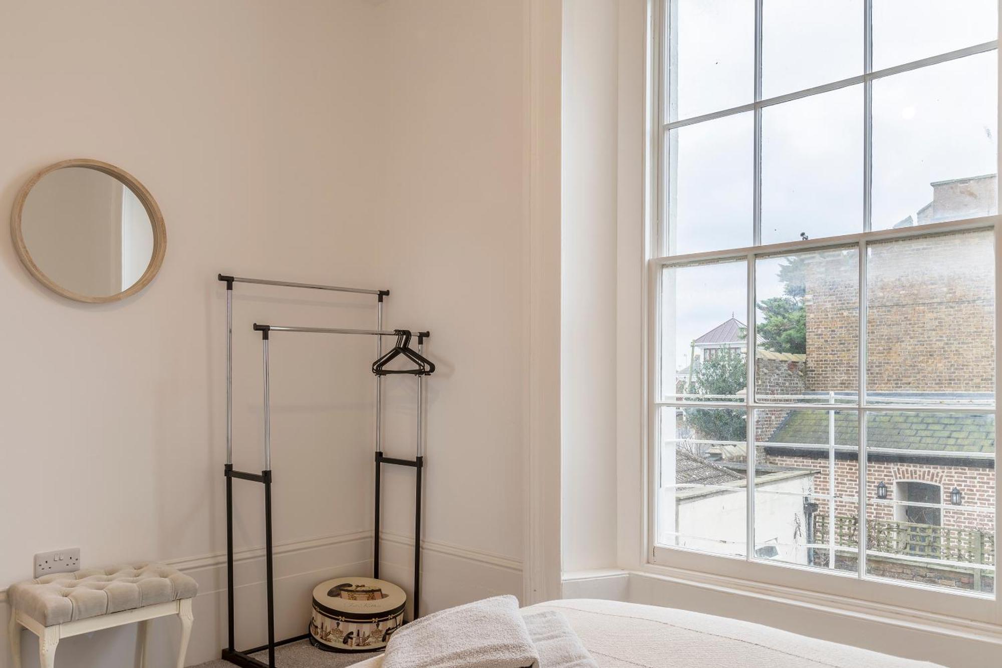 Seaside Serenity: Stylish Sea View Apartments In Herne Bay Exterior photo