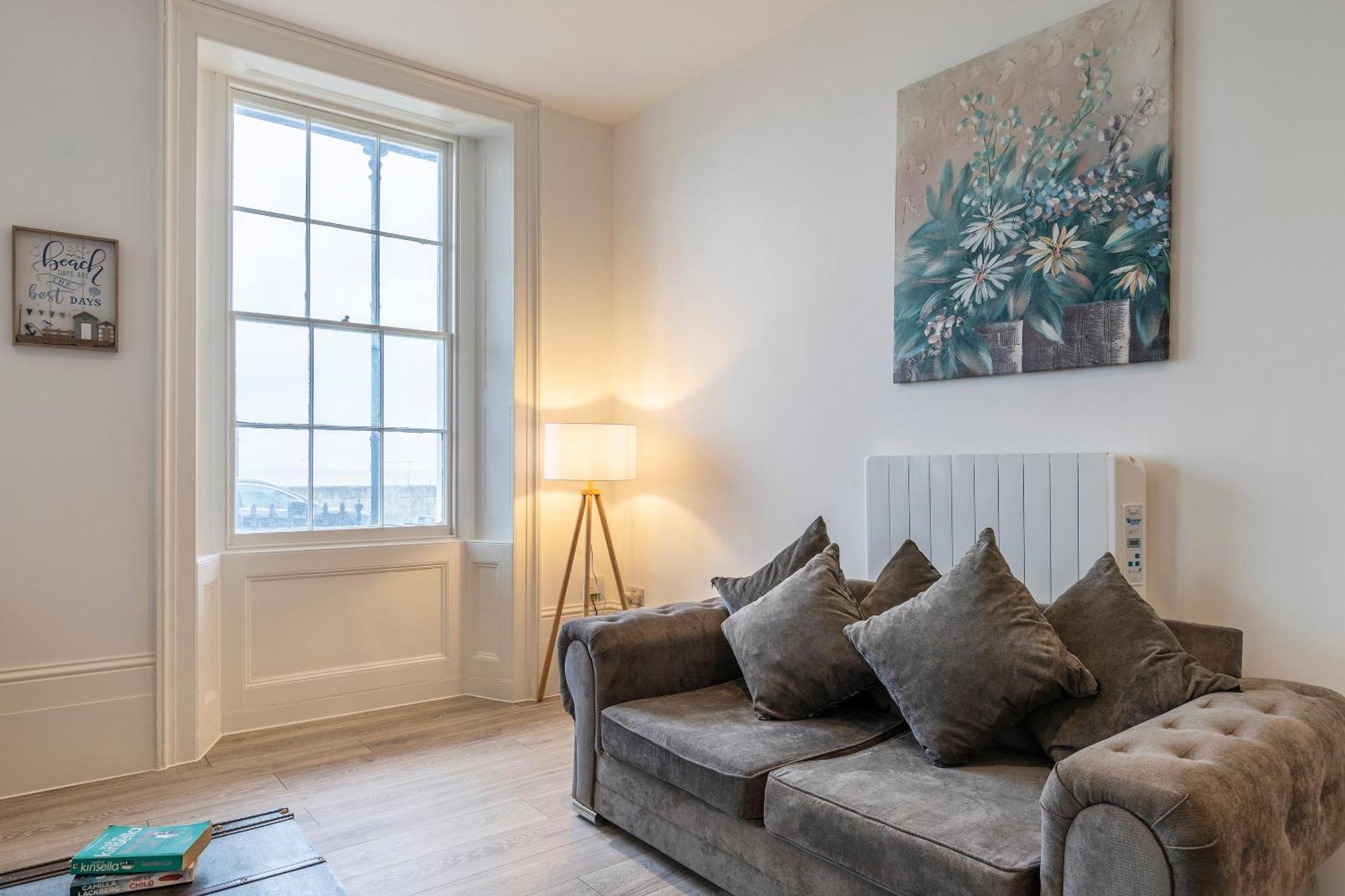 Seaside Serenity: Stylish Sea View Apartments In Herne Bay Exterior photo